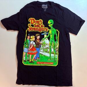 Black Graphic T-Shirt with Alien Design “Don’t Talk To Strangers”